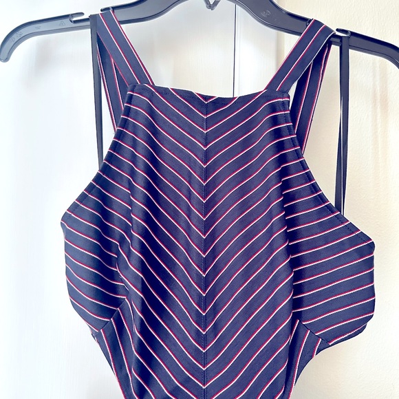 NWT Bebe Cut Out Belted Striped Sleeveless Wide Leg Jumpsuit Size 6 - Picture 4 of 14